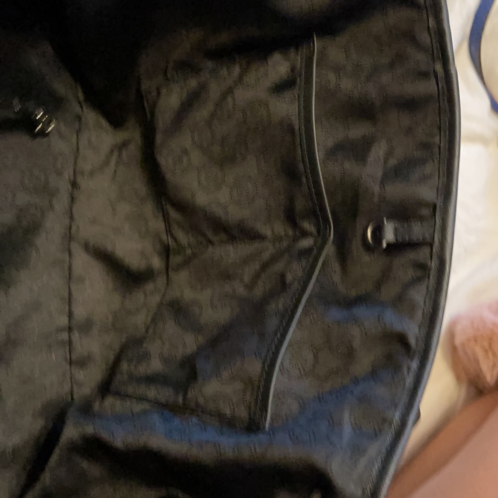 Lightly used Michael Kors bag - Picture 4 of 5